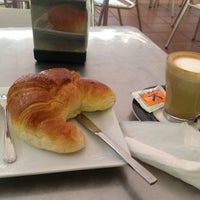 Foto tirada no(a) Bekas Snack Bar Café por Angel sotelo W. em 4/27/2012