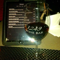 1/28/2012 tarihinde Edite C.ziyaretçi tarafından 1249 Wine Bar'de çekilen fotoğraf