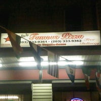 Foto tirada no(a) Julio&#39;s Famous Pizza por DeeJay D. em 12/30/2011