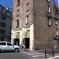 Photo taken at Boulangerie d&amp;#39;Honoré by Fred B. on 7/30/2011