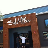 รูปภาพถ่ายที่ Salt Life Retail Store โดย Nathan M. เมื่อ 9/5/2012