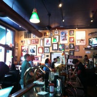 Foto tomada en Easy Street Cafe  por Michael T. el 5/5/2012