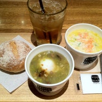 Photo taken at Soup Stock Tokyo 六本木ヒルズ店 by Hiroaki H. on 4/21/2012