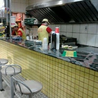 Photo taken at Papa Lanches e Pizzas by Marcus V. on 4/19/2012