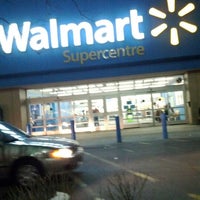 รูปภาพถ่ายที่ Walmart Supercentre โดย Alex P. เมื่อ 3/8/2012