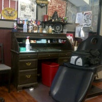 6/21/2012 tarihinde Tony B.ziyaretçi tarafından Hawk&amp;#39;s Electric Tattoos'de çekilen fotoğraf