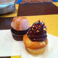 Foto tomada en The Chocolate Moose Bakery &amp; Cafe  por Dustin R. el 7/14/2012