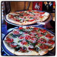 รูปภาพถ่ายที่ Volare Italian Restaurant โดย natasha m. เมื่อ 5/18/2012