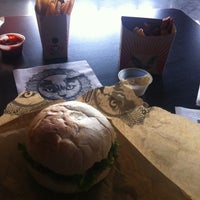 6/17/2012にMaxがMurder Burgerで撮った写真