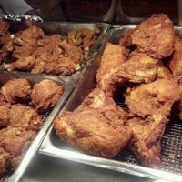 Das Foto wurde bei Chuckie&amp;#39;s Fried Chicken von JAXnCHUX am 6/9/2012 aufgenommen