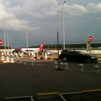 Photo taken at Arrival Hall (F) by Kostya E. on 6/15/2012
