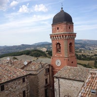 Foto diambil di Castello Della Porta, Frontone oleh Maarten T. pada 8/12/2012