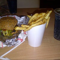 Снимок сделан в Acme Burger Company пользователем TheBouldRant B. 6/30/2012