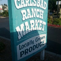 รูปภาพถ่ายที่ Carlsbad Ranch Market โดย Ian R. เมื่อ 8/7/2012