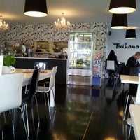 6/20/2012 tarihinde Donna H.ziyaretçi tarafından Tuihana Cafe. Foodstore.'de çekilen fotoğraf