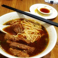 Photo taken at Din Tai Fung 鼎泰豐 by Samuel T. on 6/27/2012