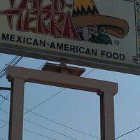 รูปภาพถ่ายที่ Taco Tierra of Evansville โดย Brian B. เมื่อ 7/3/2012
