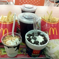 Photo taken at McDonald&amp;#39;s by Vitor F. on 1/29/2012