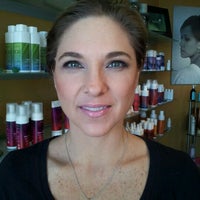 2/9/2012 tarihinde Kari A.ziyaretçi tarafından Great Looks Hair Salon'de çekilen fotoğraf