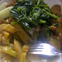 Photo taken at Vegetarian Food 素安斋 by Tan T. on 3/15/2012