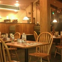 Foto tirada no(a) Shari&amp;#39;s Cafe and Pies por Victoria G. em 2/22/2012
