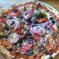 Das Foto wurde bei Rosie&amp;#39;s Pizza von Heather C. am 4/9/2012 aufgenommen