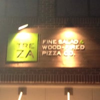 Das Foto wurde bei Treza Fine Salad &amp;amp; Wood-Fired Pizza Co von Michael S. am 9/9/2012 aufgenommen
