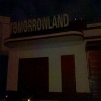 รูปภาพถ่ายที่ Tomorrowland Miami โดย NataschaOS เมื่อ 10/24/2011