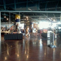 Das Foto wurde bei Buffalo Sabres New Era Store von J€š§ïçã £. am 8/19/2011 aufgenommen