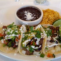 รูปภาพถ่ายที่ Cantina Laredo โดย Paul B. เมื่อ 2/9/2012