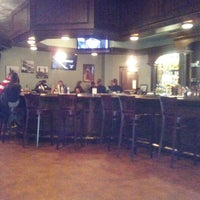 รูปภาพถ่ายที่ Hennessy&amp;#39;s Pub &amp;amp; Whiskey Bar โดย Angie S. เมื่อ 1/28/2012