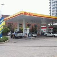 รูปภาพถ่ายที่ Shell โดย Dan L. เมื่อ 8/15/2012
