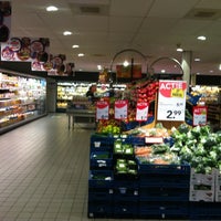 Photo taken at DEEN Supermarkten by Elmer on 3/23/2012