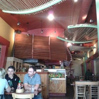 Foto tirada no(a) Zyng Asian Grill por Jon A. em 6/7/2012