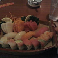 Снимок сделан в Bonsai Japanese Restaurant пользователем Alexis C. 12/4/2011