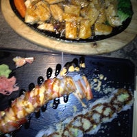 Foto diambil di Atami Steak &amp;amp; Sushi oleh Hannah H. pada 1/13/2012