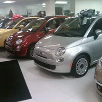 Foto diambil di Manfredi used cars oleh Rafael R. pada 12/7/2011