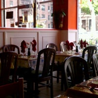 Foto diambil di Gandhi Fine Indian Cuisine oleh Jennifer G. pada 8/7/2011