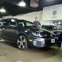 Photo prise au The Autobarn City Volkswagen of Chicago par brian j. le6/11/2011