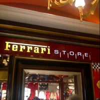 Das Foto wurde bei Penske-Wynn Ferrari/Maserati von Dominic K. am 12/6/2011 aufgenommen