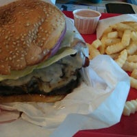 Снимок сделан в Lobby&amp;#39;s Beef-Burgers-Dogs пользователем Jeff D. 10/7/2011