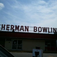 รูปภาพถ่ายที่ Sherman Bowling Center โดย Charlan D. เมื่อ 8/14/2012