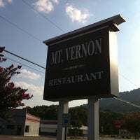 Foto tomada en Mt. Vernon Restaurant  por Jeff W. el 8/25/2011