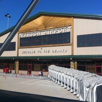 รูปภาพถ่ายที่ Branson Airport (BKG) โดย ♉ TLC 💋 เมื่อ 9/3/2012