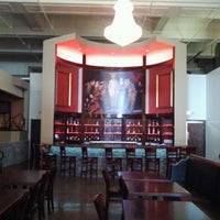 Foto diambil di TAVO Restaurant oleh Jill C. pada 8/9/2012