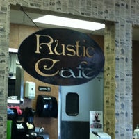 รูปภาพถ่ายที่ Rustic Cafe โดย Roberta เมื่อ 9/3/2011