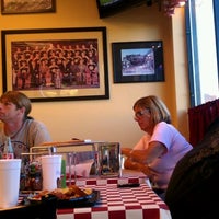 Das Foto wurde bei Bambino&#39;s East Coast Pizzeria von Jen L. am 8/8/2011 aufgenommen