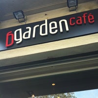 Foto tirada no(a) Bar Garden Café por Riccardo F. em 9/7/2011