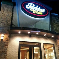 Foto tomada en Perkins Restaurant &amp;amp; Bakery  por Tim W. el 8/18/2012