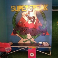 รูปภาพถ่ายที่ Superfreak Store โดย Ana Clara J. เมื่อ 10/22/2011